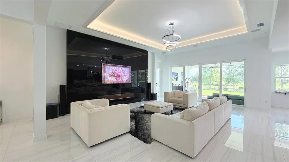 8294 Grande Shores Dr, Sarasota, FL 34240-2328