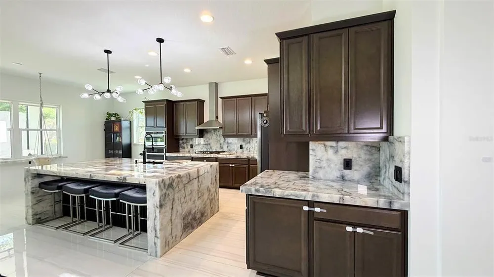 8294 Grande Shores Dr, Sarasota, FL 34240-2328