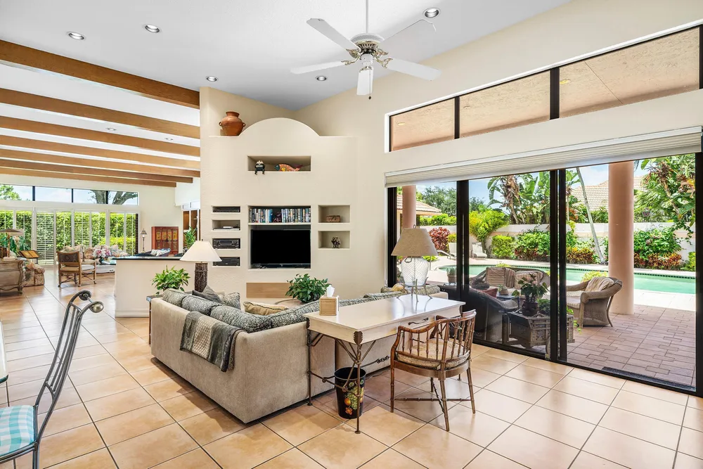 4727 Bocaire Blvd, Boca Raton, FL 33487
