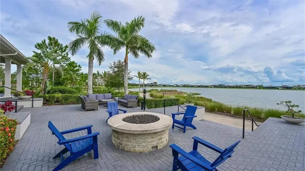 8294 Grande Shores Dr, Sarasota, FL 34240-2328