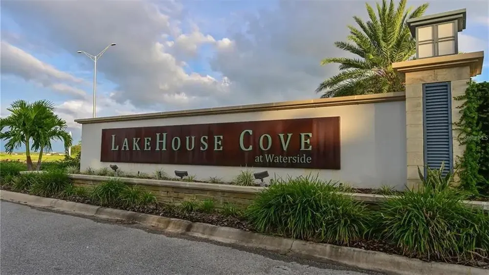 8294 Grande Shores Dr, Sarasota, FL 34240-2328