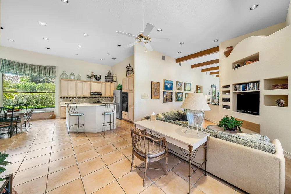 4727 Bocaire Blvd, Boca Raton, FL 33487