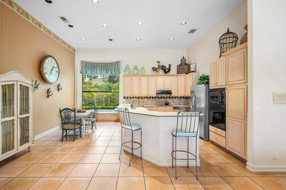 4727 Bocaire Blvd, Boca Raton, FL 33487