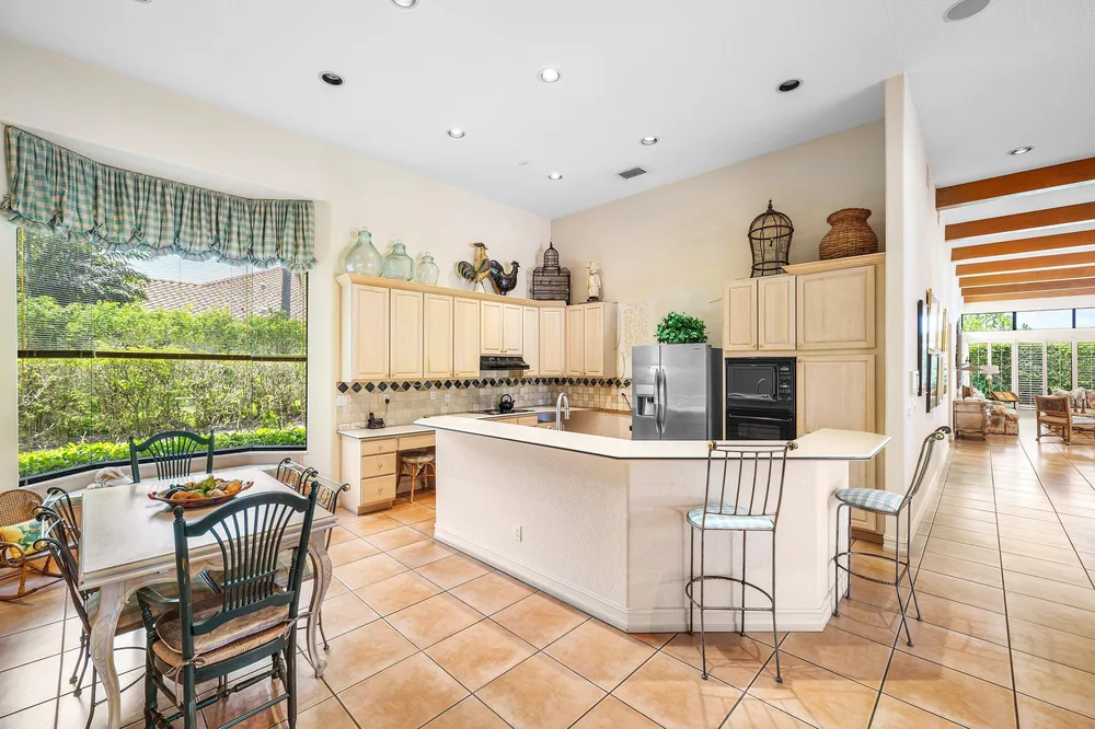 4727 Bocaire Blvd, Boca Raton, FL 33487