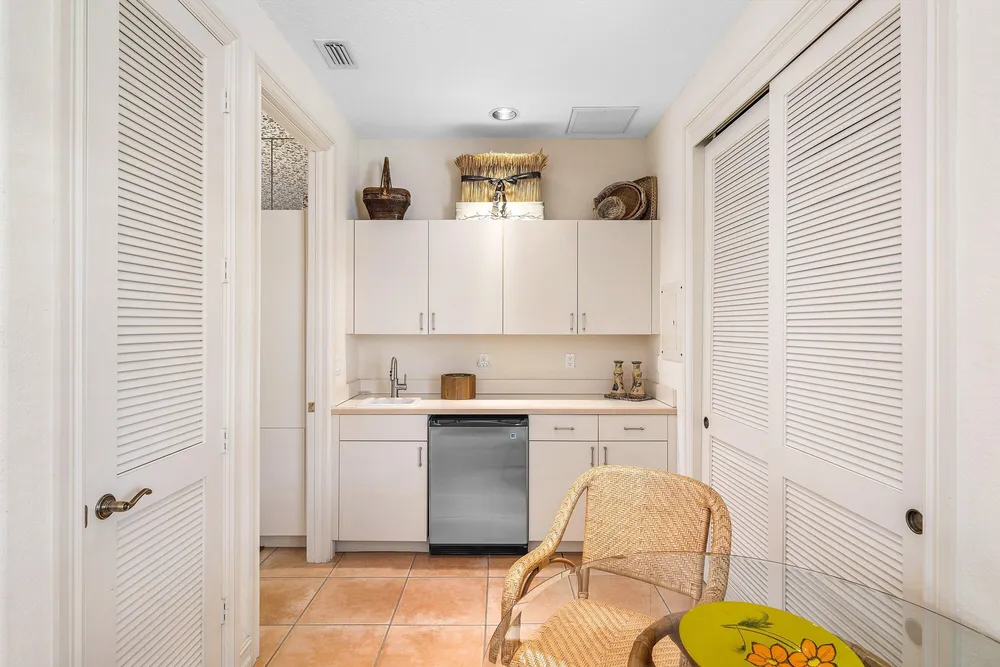 4727 Bocaire Blvd, Boca Raton, FL 33487