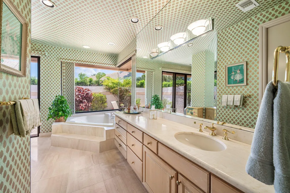 4727 Bocaire Blvd, Boca Raton, FL 33487
