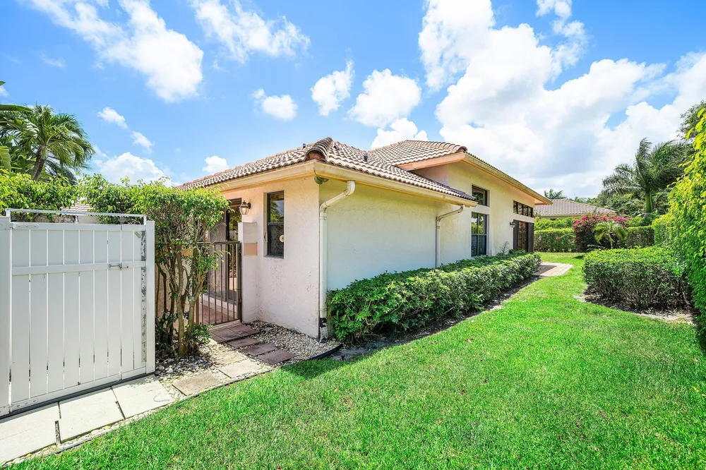 4727 Bocaire Blvd, Boca Raton, FL 33487