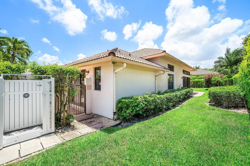4727 Bocaire Blvd, Boca Raton, FL 33487
