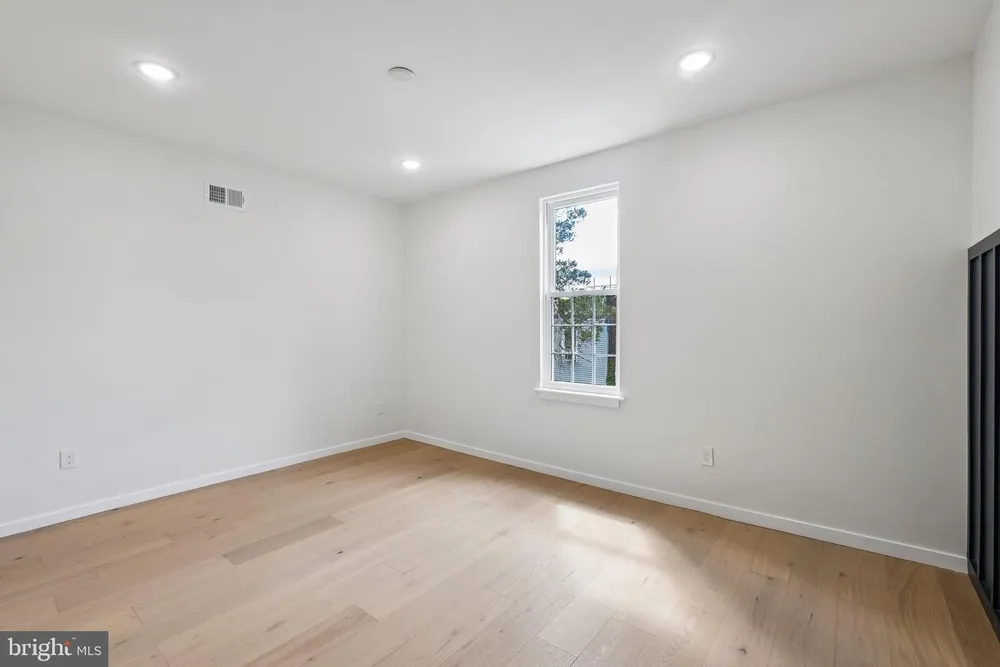 5516 N Marshall St, Philadelphia, PA 19120