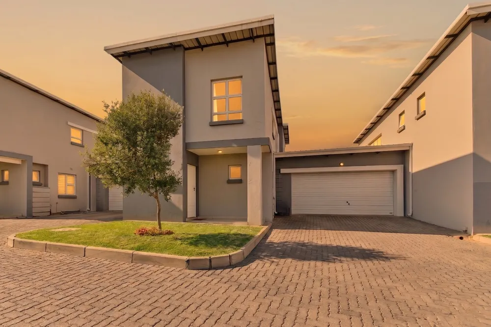 South Africa, Gauteng, Eagle Canyon Golf Estate, Ridge Road, 102