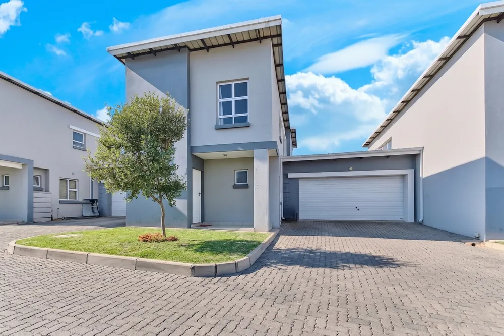South Africa, Gauteng, Eagle Canyon Golf Estate, Ridge Road, 102