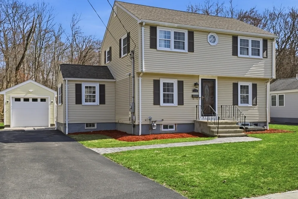 38 Stonewood Ln, Braintree, MA 02184