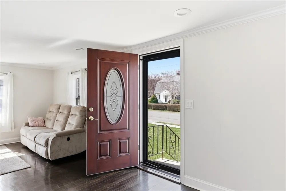 38 Stonewood Ln, Braintree, MA 02184