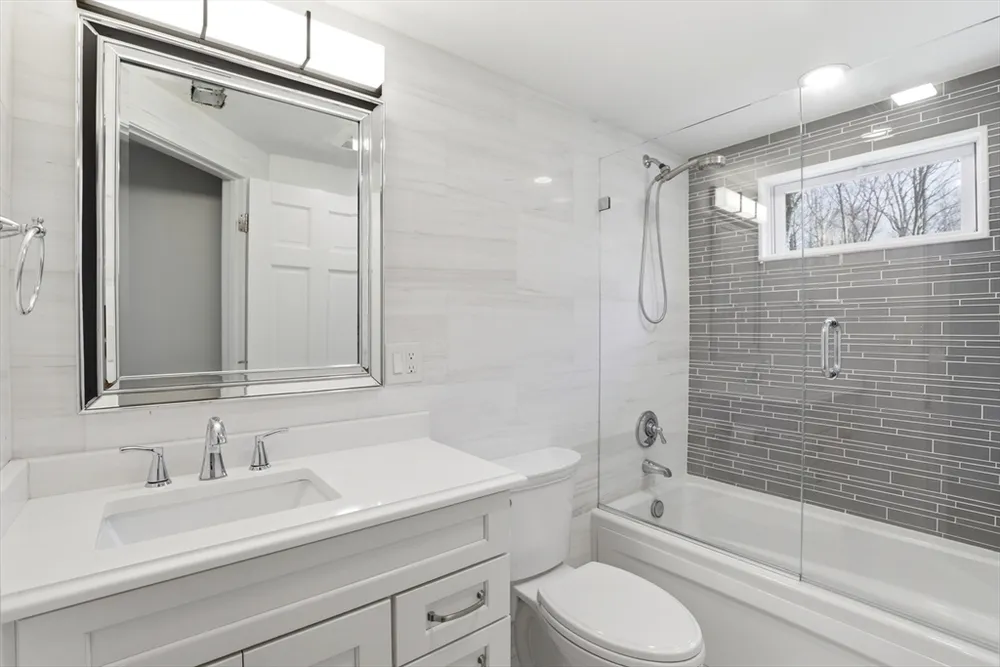 38 Stonewood Ln, Braintree, MA 02184