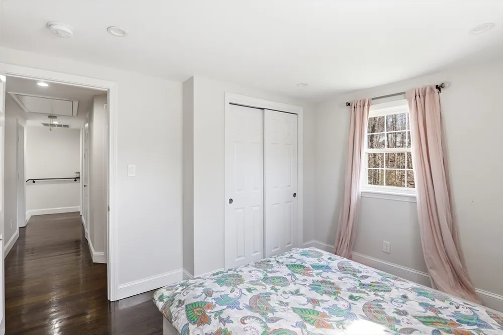 38 Stonewood Ln, Braintree, MA 02184