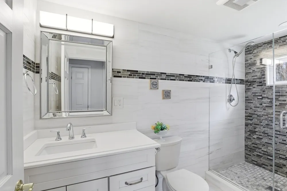 38 Stonewood Ln, Braintree, MA 02184