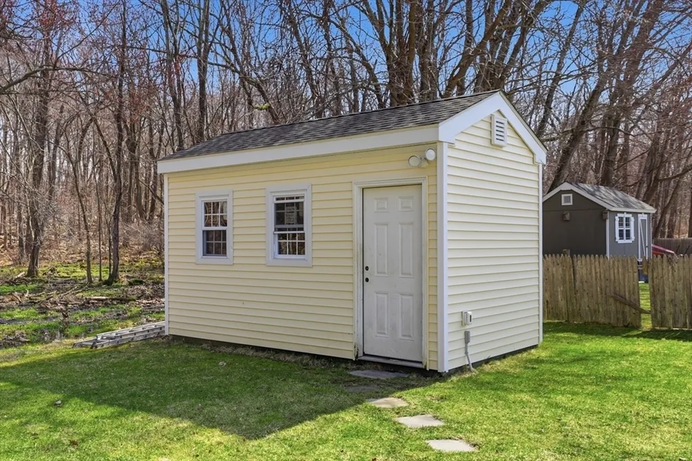 38 Stonewood Ln, Braintree, MA 02184