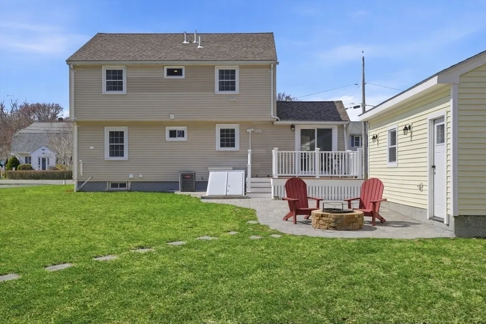 38 Stonewood Ln, Braintree, MA 02184