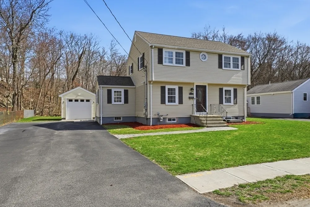 38 Stonewood Ln, Braintree, MA 02184