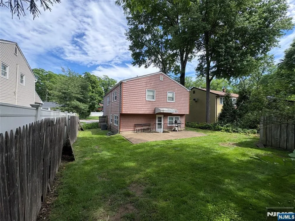 26 Pavonia Ave, Emerson, NJ 07630