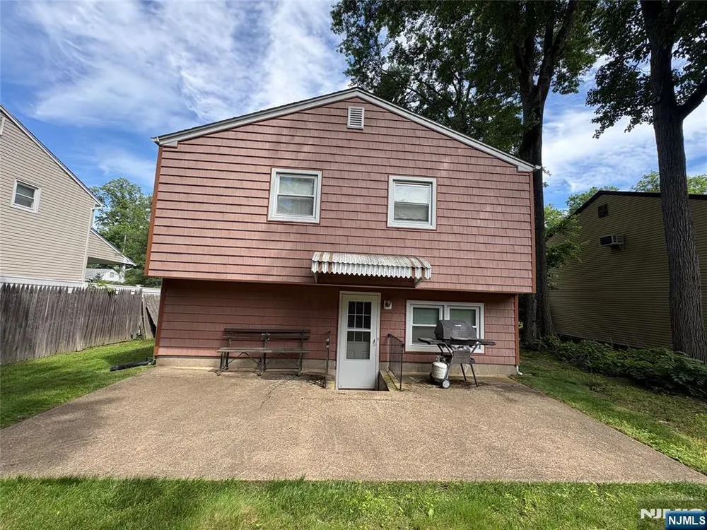 26 Pavonia Ave, Emerson, NJ 07630