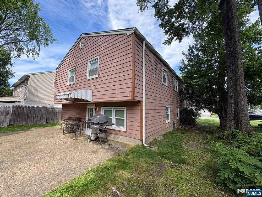 26 Pavonia Ave, Emerson, NJ 07630