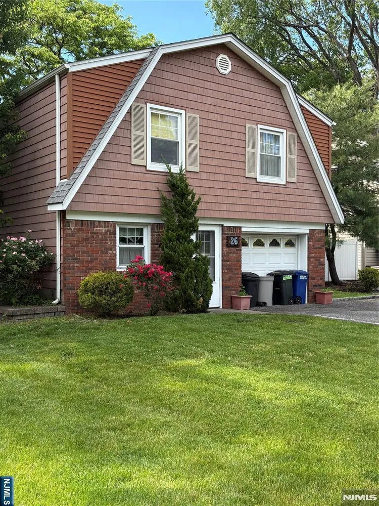 26 Pavonia Ave, Emerson, NJ 07630
