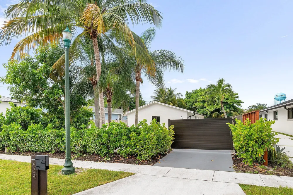 608 SE 2nd Ave, Delray Beach, FL 33483