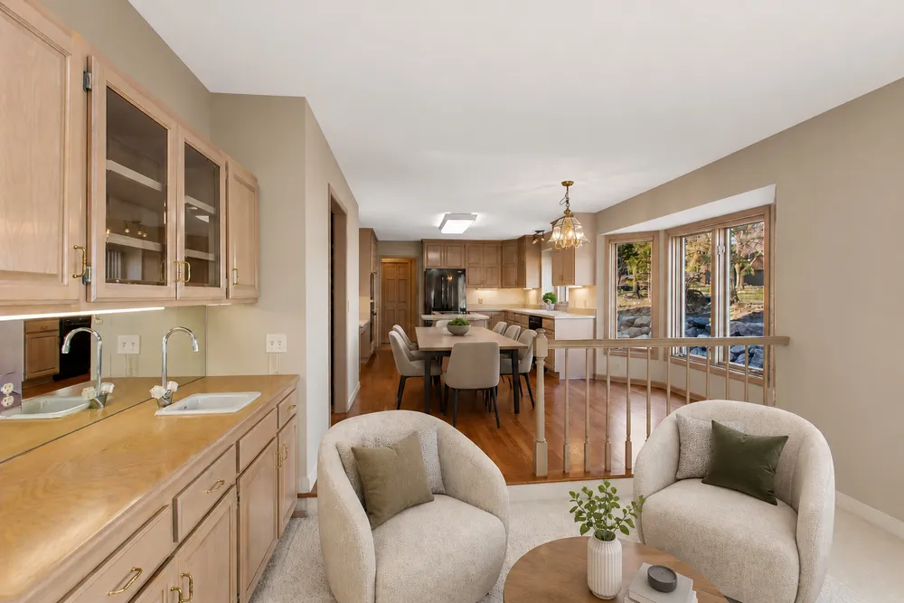 1001 Walden Ct, Burnsville, MN 55337