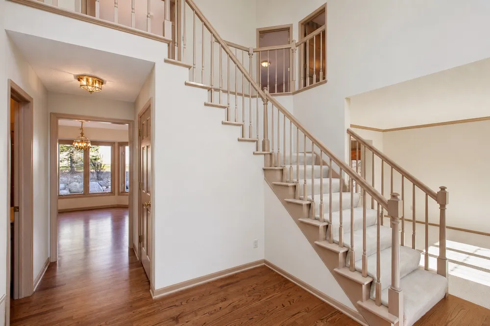 1001 Walden Ct, Burnsville, MN 55337