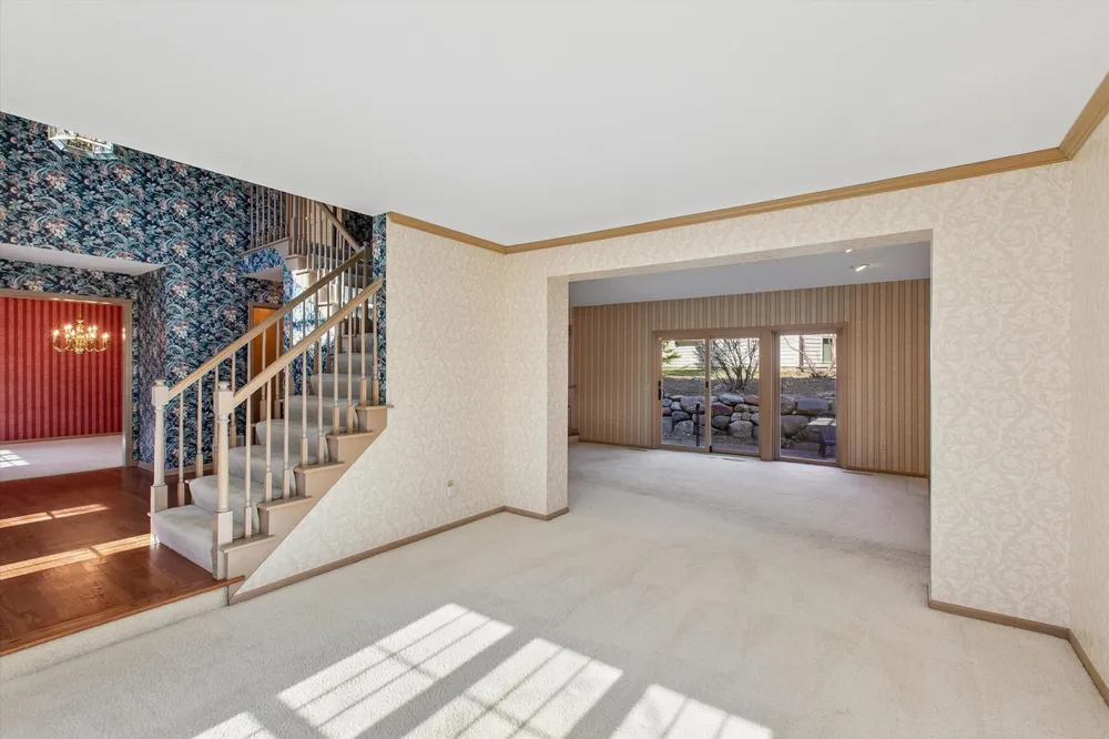 1001 Walden Ct, Burnsville, MN 55337