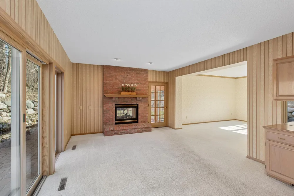 1001 Walden Ct, Burnsville, MN 55337
