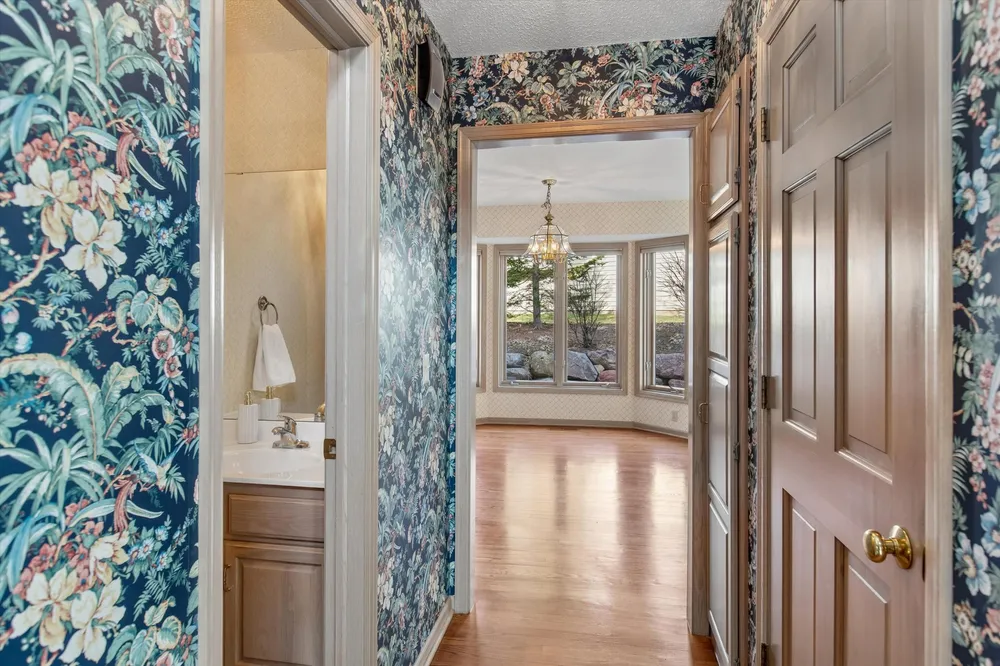 1001 Walden Ct, Burnsville, MN 55337