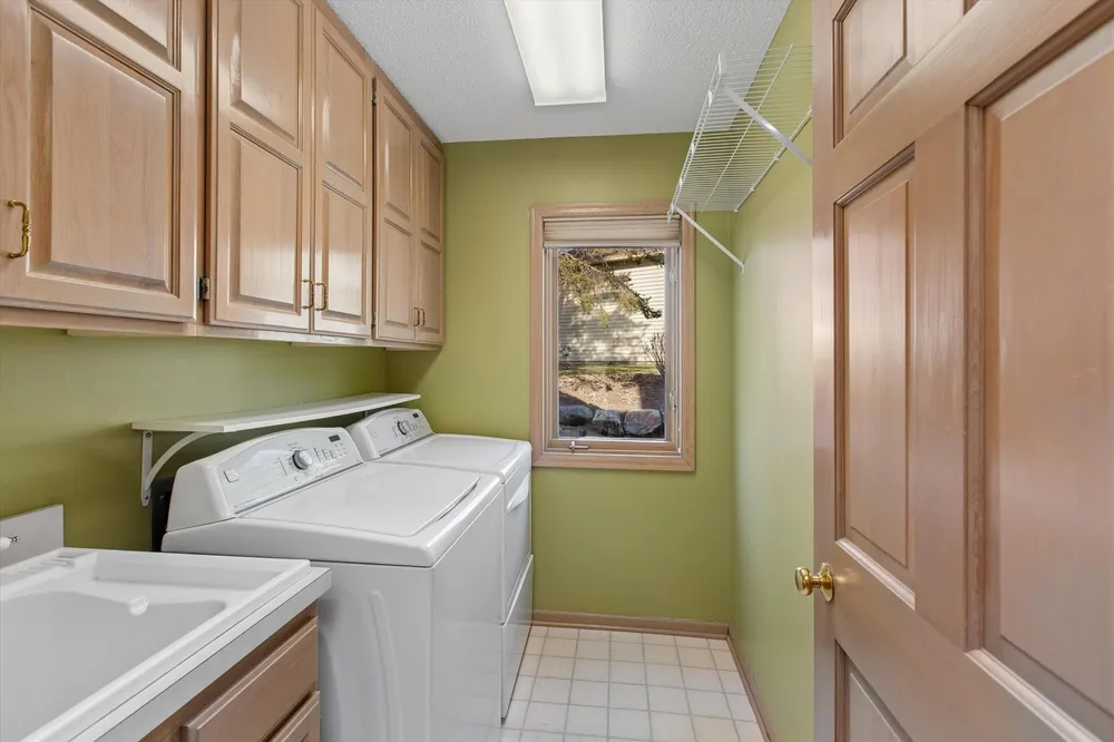 1001 Walden Ct, Burnsville, MN 55337