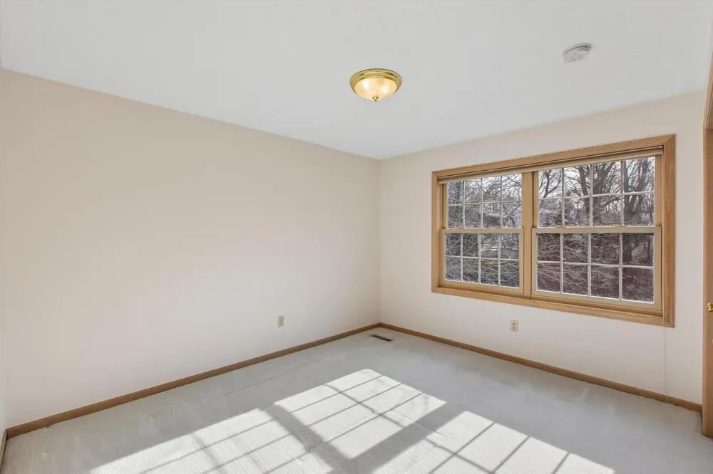 1001 Walden Ct, Burnsville, MN 55337