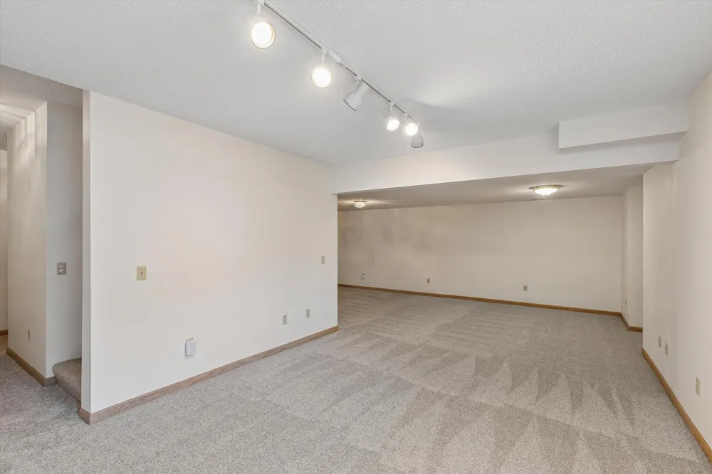 1001 Walden Ct, Burnsville, MN 55337