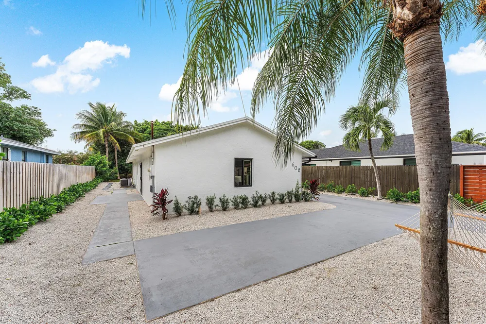 608 SE 2nd Ave, Delray Beach, FL 33483