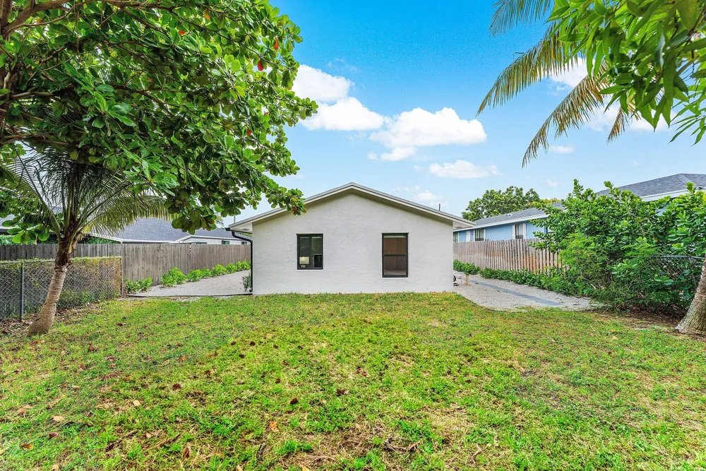 608 SE 2nd Ave, Delray Beach, FL 33483