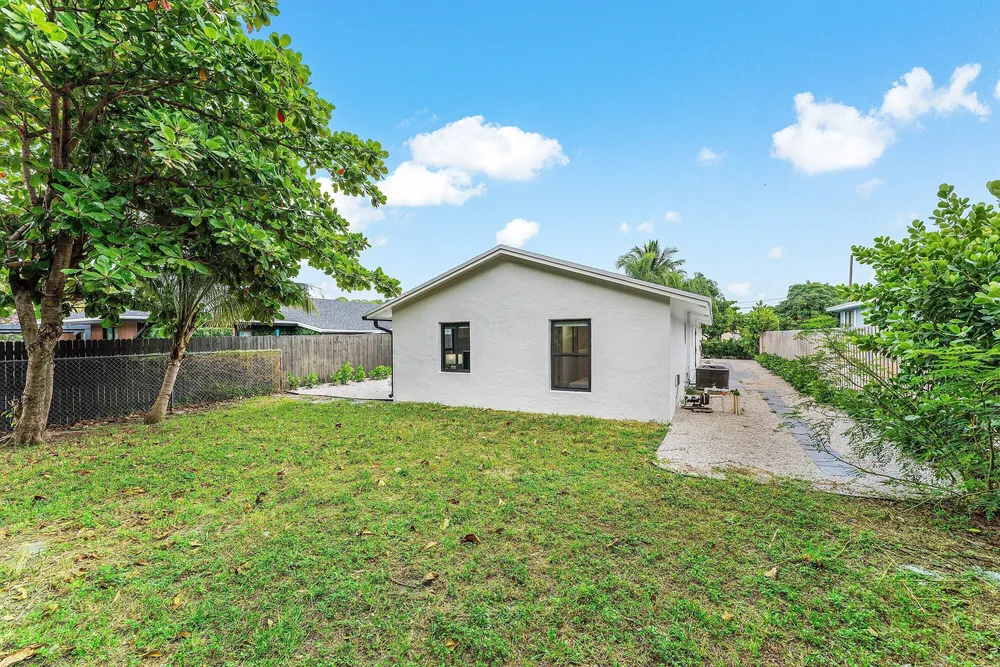 608 SE 2nd Ave, Delray Beach, FL 33483