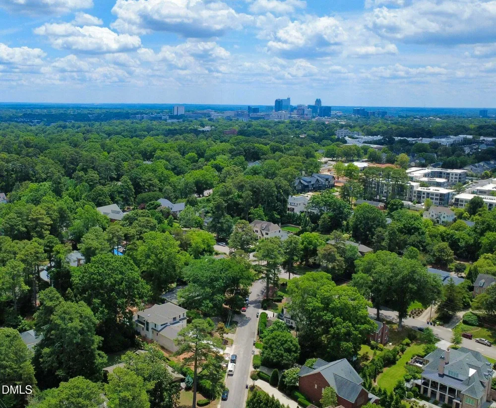 1718 Piccadilly Ln, Raleigh, NC 27608-2020