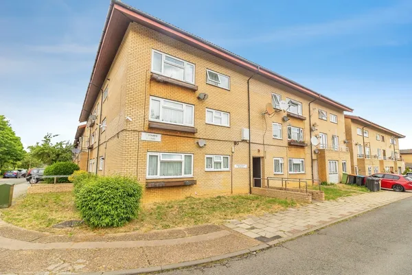 Cleavers Avenue, Conniburrow, Milton ...