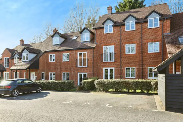 Laura Close, Compton, Winchester, Ham...