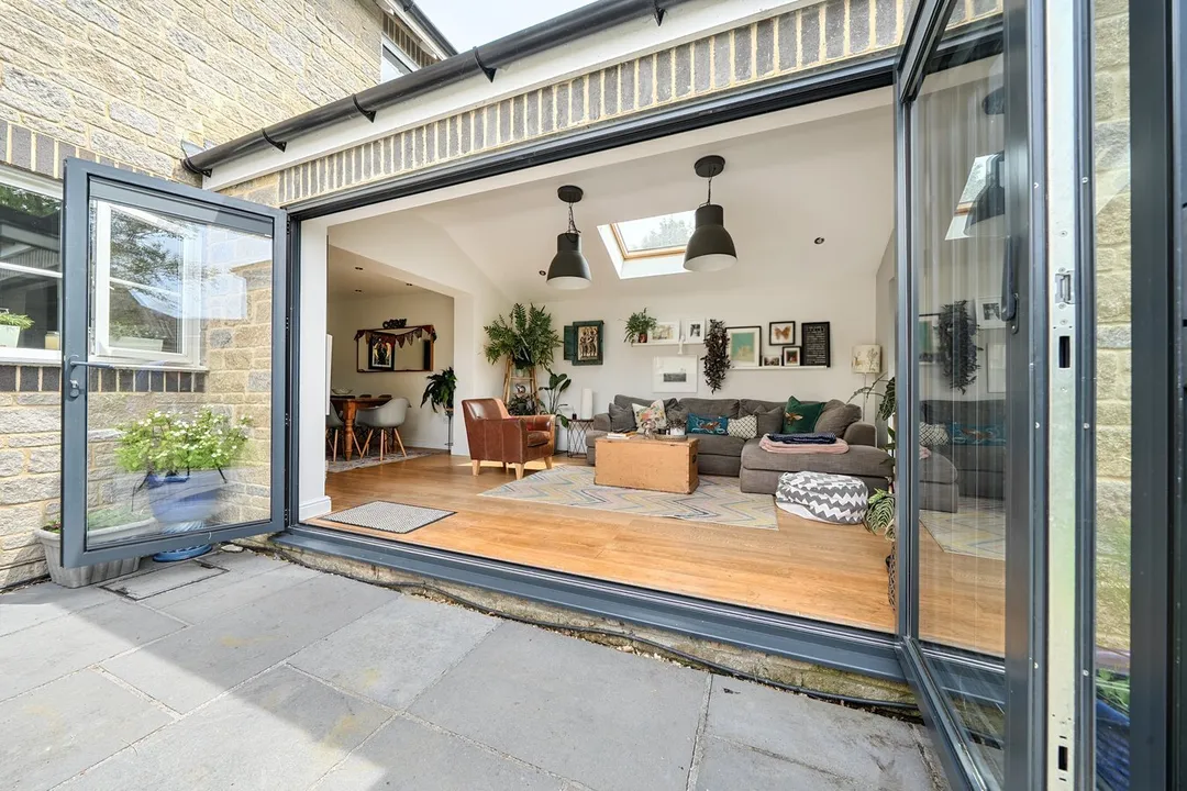 https://mr0.homeflow-assets.co.uk/files/photo/image/47435/2414/_x_/57328399.jpg