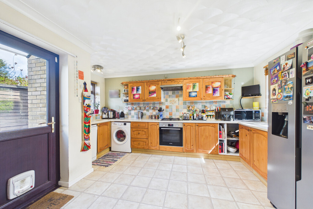 Longfield Close, Loddon Image 5