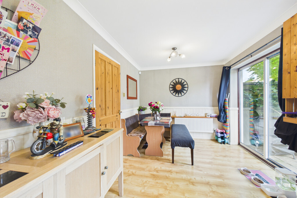 Longfield Close, Loddon Image 6