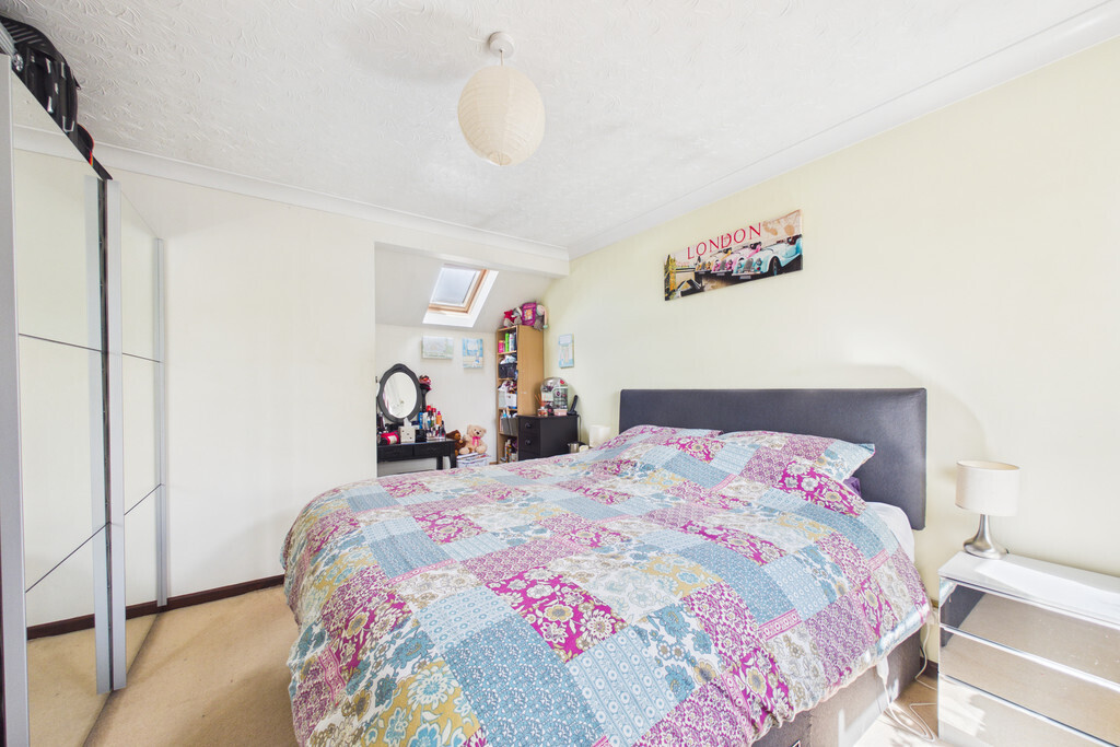Longfield Close, Loddon Image 8