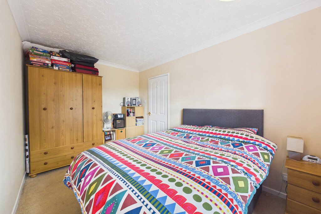 Longfield Close, Loddon Image 9