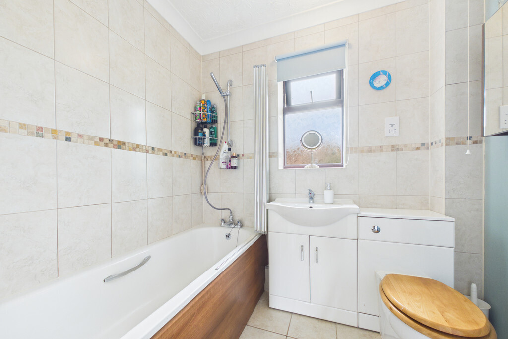 Longfield Close, Loddon Image 10