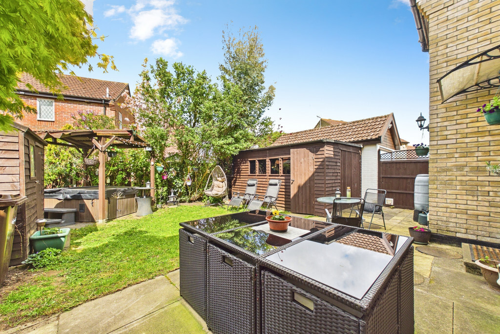 Longfield Close, Loddon Image 14