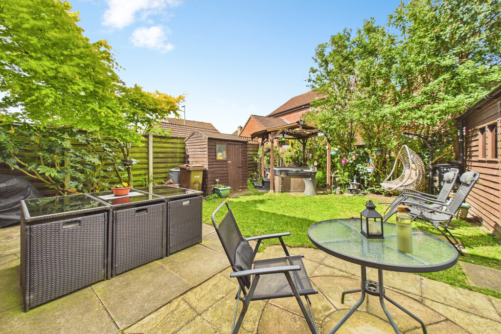 Longfield Close, Loddon Image 15